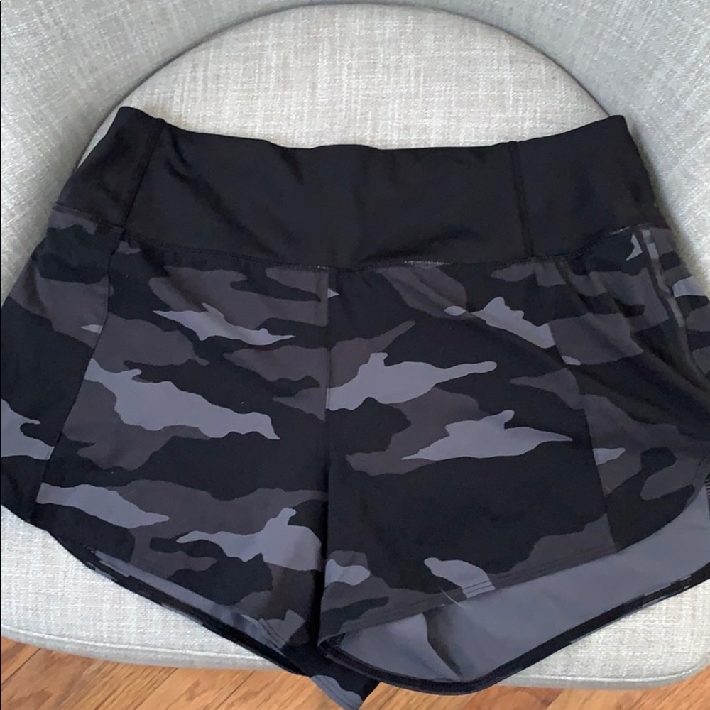 Athleta Run With It Shorts 3.5” Camo